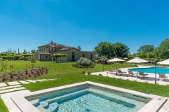 Villa Le Chiarne & Pools